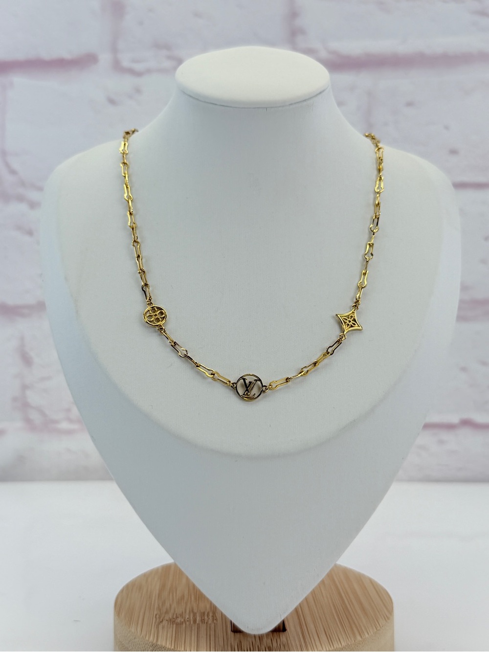Louis Vuitton Metal Forever Young Short Necklace Gold